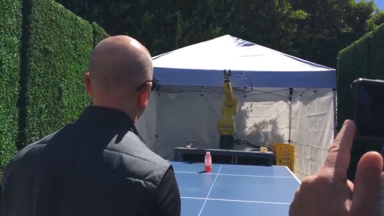 Jeff Bezos played beer pong against a robot at Amazon's MARS conference