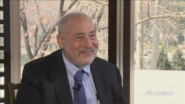 A very significant number of Americans are 'not with Trump': Stiglitz