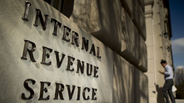 Mnuchin says those affected by IRS website outage to get extension