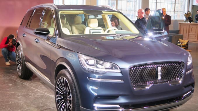 Lincoln Brings Back Aviator With A Very Different Design
