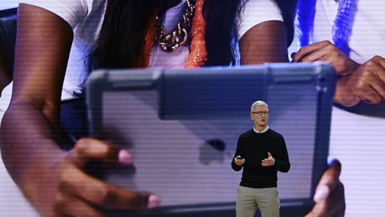 Apple's Tim Cook: Government and business should work together