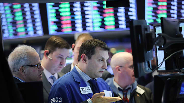 Dow drops over 500 points on first day of Q2