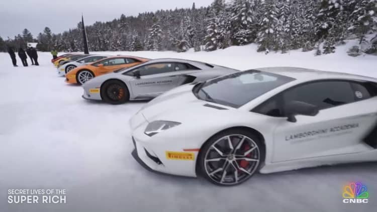 A $400K Lamborghini shreds some ice at the Winter Accademia 2018
