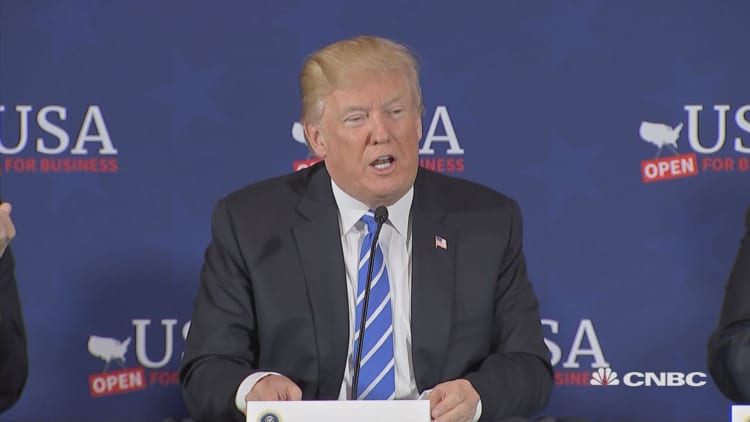 Trump tosses out script at West Virginia roundtable