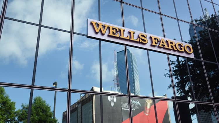 Regulatory issues continue to weigh on Wells Fargo, says Raymond James analyst