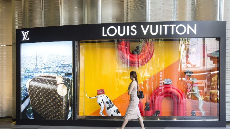 Lvmh Sales Grow As Luxury Goods Industry Rebounds