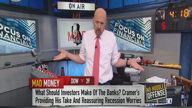 Cramer rebels against Wall Street's 'downbeat' outlook on the banks