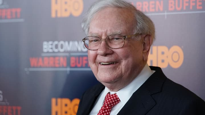 cnbc.com - Nicolas Vega - Warren Buffett, Jack Bogle and financial planners agree: When stocks are down, 'don't watch the market closely