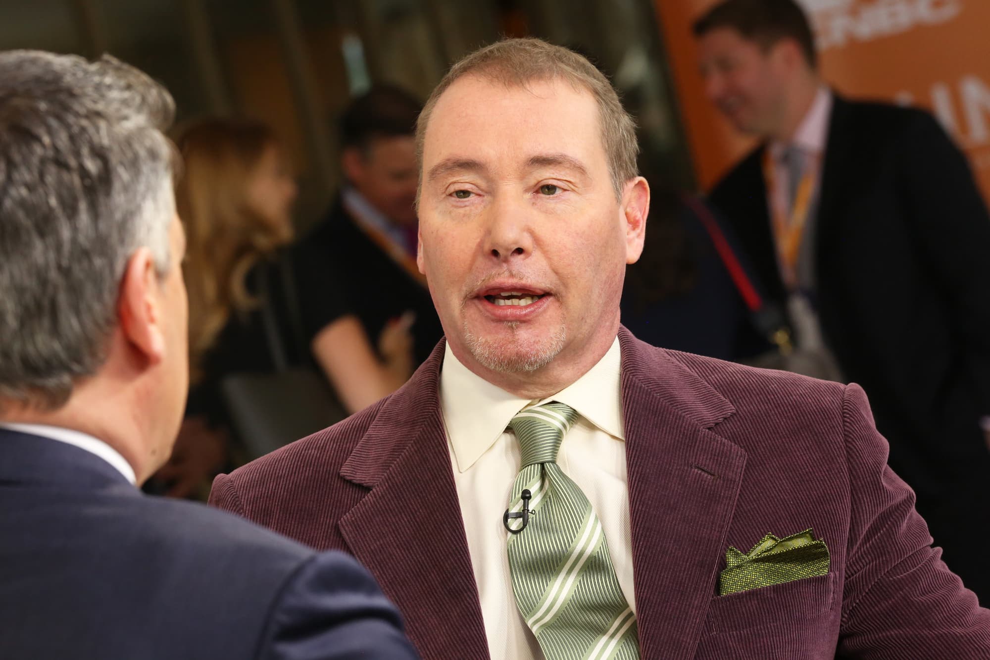 DoubleLine's Gundlach says it's time to buy emerging market stocks as the dollar peaks