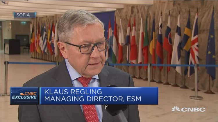 Greece can have a clean exit in August: ESM's Regling