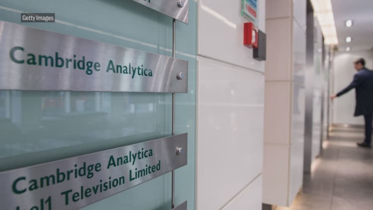 Cambridge Analytica is shutting down