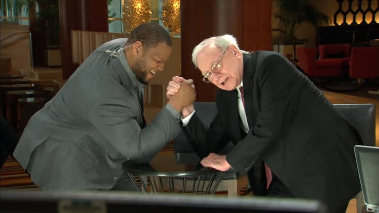 NFL star Ndamukong Suh shares the best thing he’s learned from having Warren Buffett as a mentor