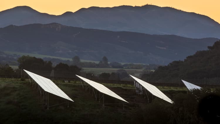 Experts debate California's new solar panel mandate
