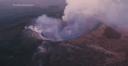 Hawaii volcano erupts from summit 