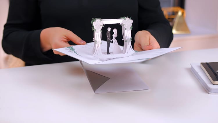This 'Shark Tank' company backed by Kevin O’Leary raised another $12 million to sell 3D wedding invites