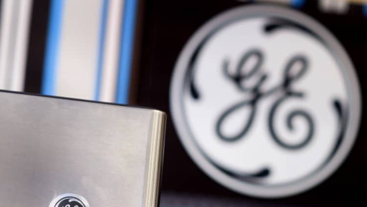 GE shares tank after CEO gives outlook