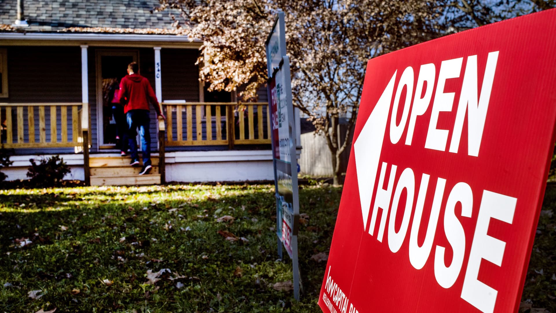 Shopper confidence within the housing market hits a brand new low, based on Fannie Mae