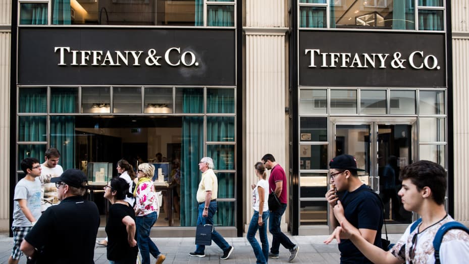 LVMH moves ahead with Tiffany acquisition after all