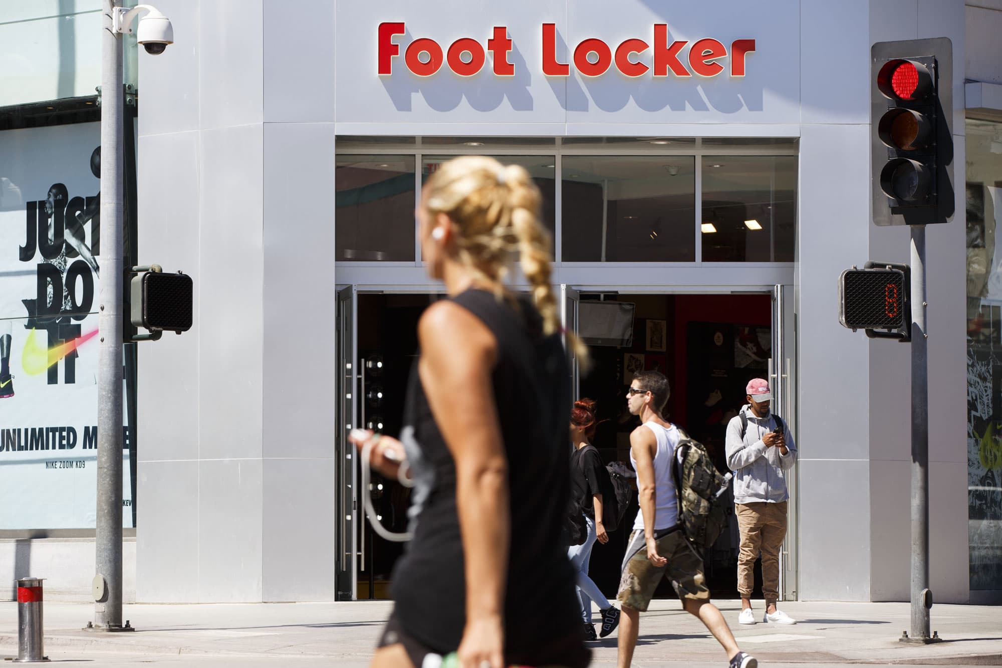 Jim Cramer talks next moves for Foot Locker after rotten quarter, stock drop