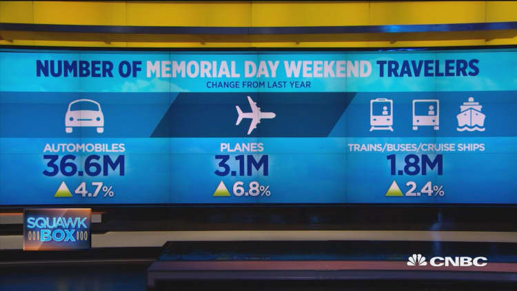 Travelers can expect crowded skies and roads this Memorial Day weekend