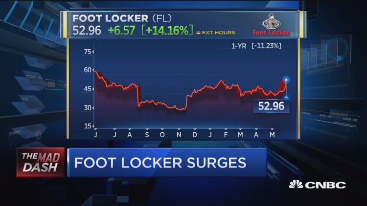 Cramer: Foot Locker's stellar earnings show the 'mall is still not dead' yet