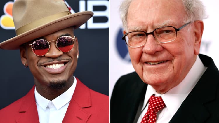 R&B singer Ne-Yo: 'If I could have dinner with one person dead or alive, it'd be Warren Buffett'