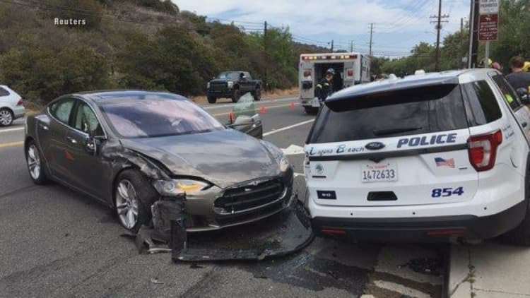 Tesla in Autopilot mode hits parked California police car