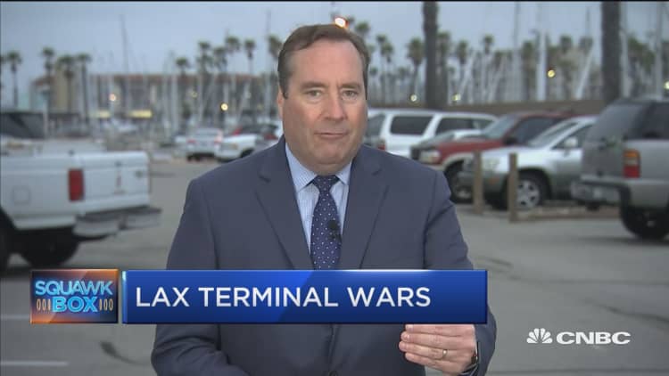 Delta ups the ante in battle for LAX