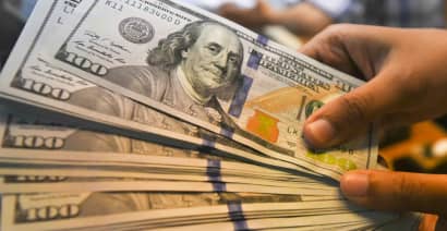 Dollar down on US recession fears 