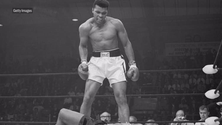 Trump considers pardoning late boxing legend Muhammad Ali