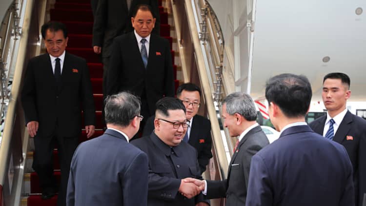 Trump and Kim Jong Un arrive in Singapore