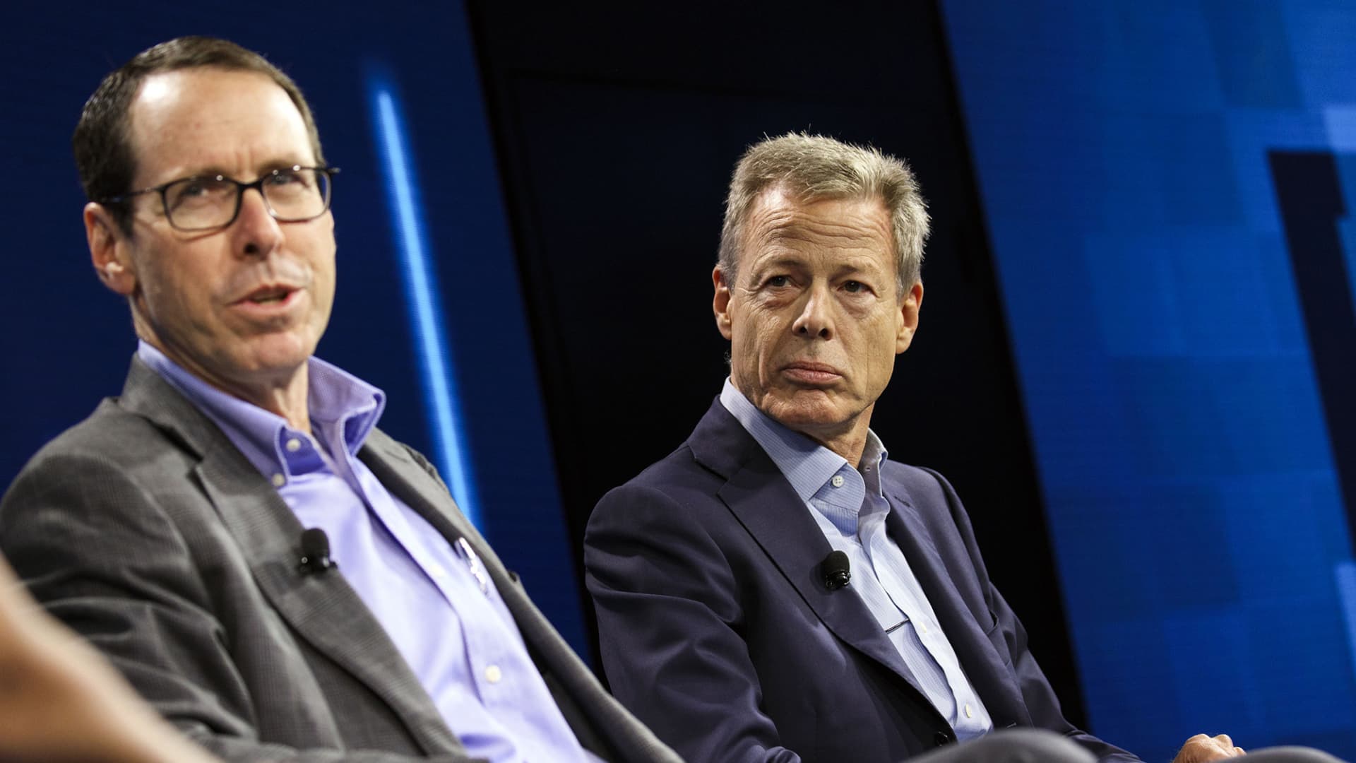 Randall Stephenson, then-chairman and chief executive officer of AT&T and Jeff Bewkes, then-chairman and chief executive officer of Time Warner, a few days after the AT&T acquisition of Warner was announced in October 2016.