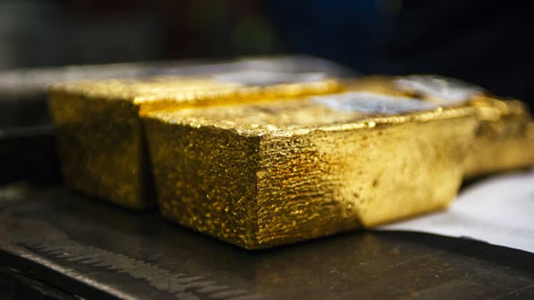 Gold hits one-month high
