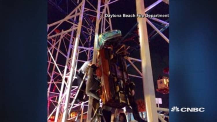 Rollercoaster derails in Florida