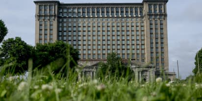 Ford to revive long-vacant Michigan Central station as its self-driving car hub