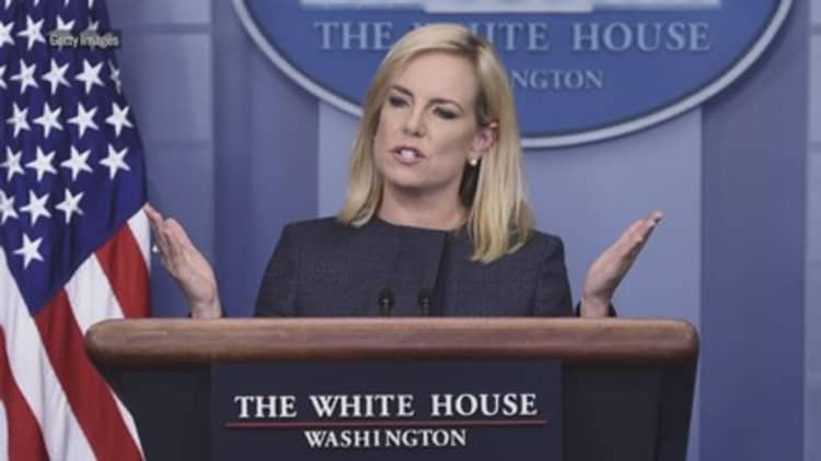 DHS Secretary Kirstjen Nielsen confronted at Mexican restaurant by protesters