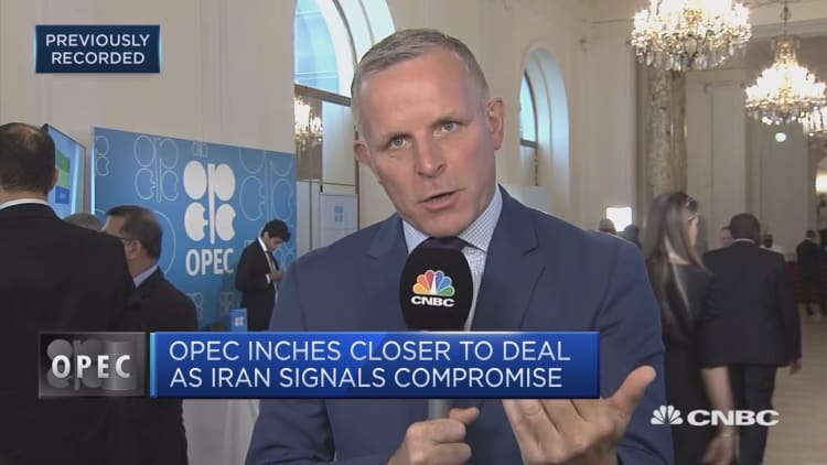 Saudi oil minister: Optimistic about reaching OPEC deal