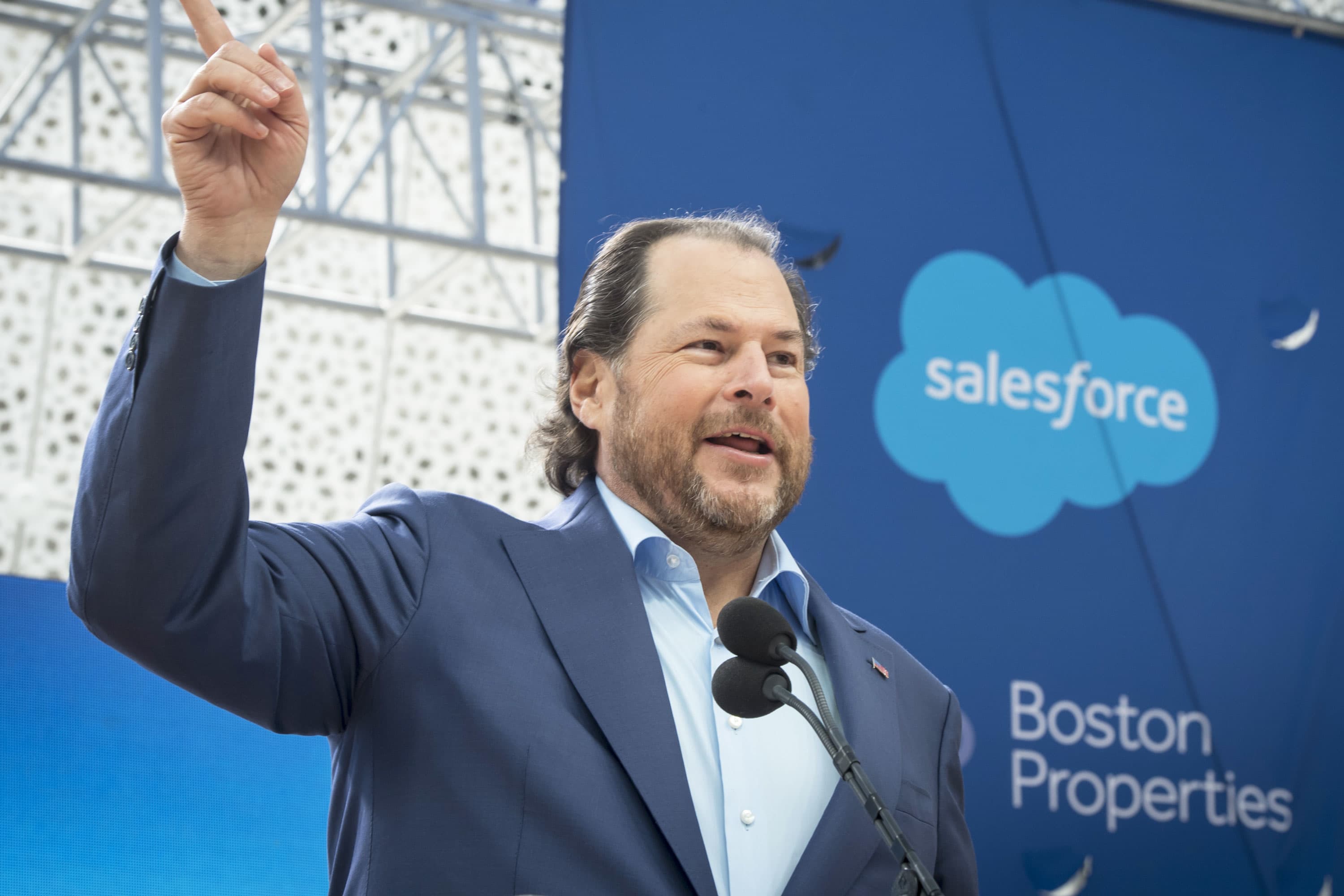 Salesforce revenue up 20% from last year, forecast calls for similar growth rate