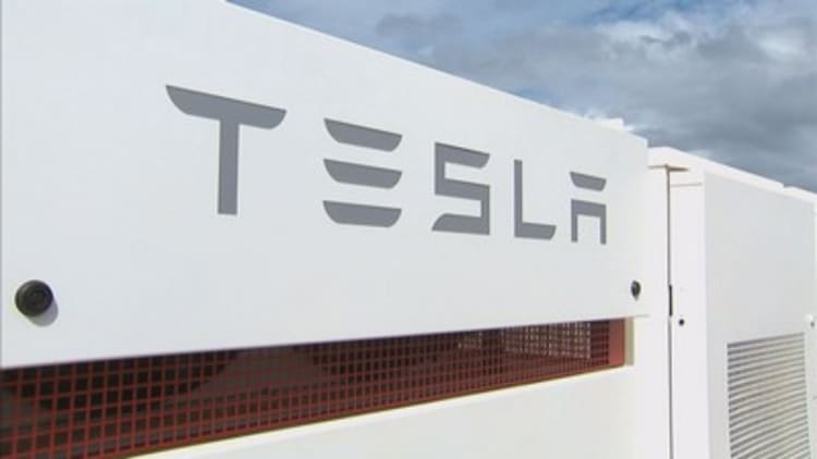 Elon Musk says Tesla hit Model 3 production goal