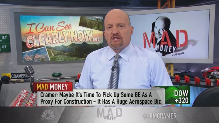 Cramer: The real cause of the bank stocks' weakness isn't the yield curve—it's trade