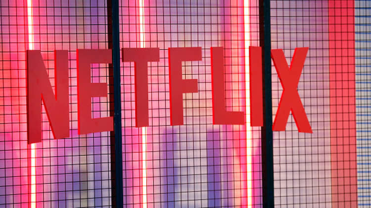 Trading Nation: Netflix tumbles into the red