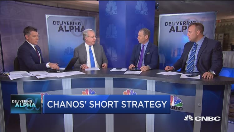 Top short seller Chanos' strategy for shorting stocks