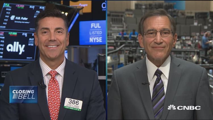 Closing Bell Exchange: Trade war and interest rates loom over markets