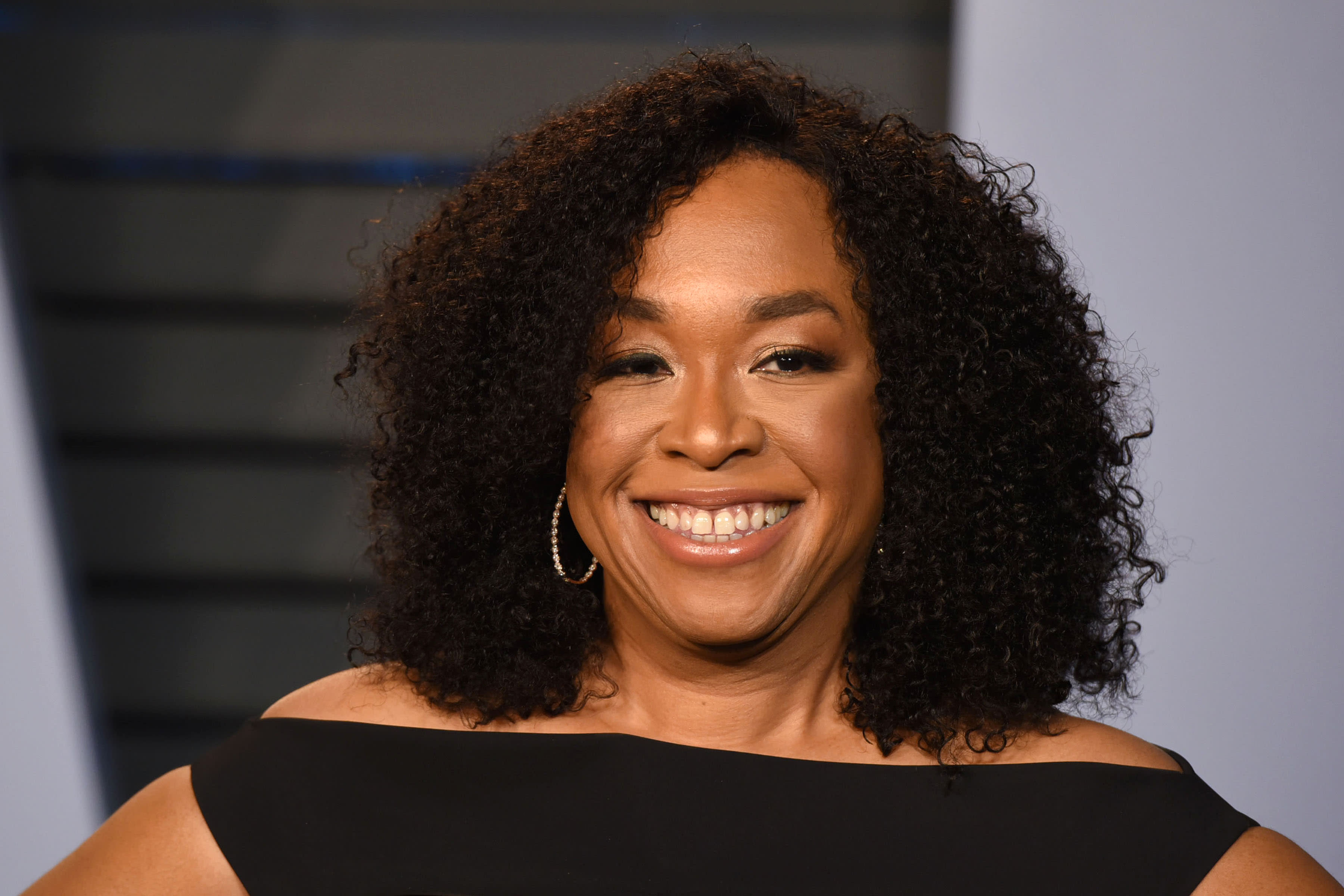 Shonda Rhimes Is Among The Creators Unhappy With Netflix S Mid Video Ads Sources Say