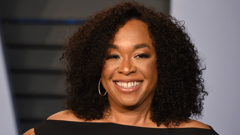 Shonda Rhimes attends 2018 Vanity Fair Oscar Party on March 4, 2018 in Beverly Hills, CA. 