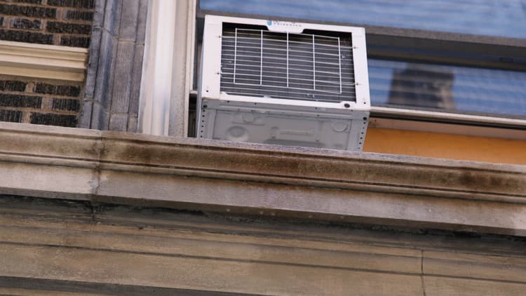 Here’s why the AC window units you see all over NYC are stuck in the past 