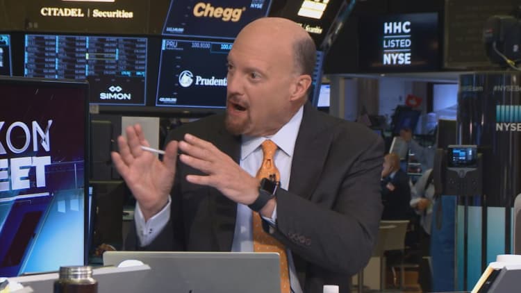 Jim Cramer: How is it possible that 'ultimate consumer products company' Apple only has a 17 multiple?