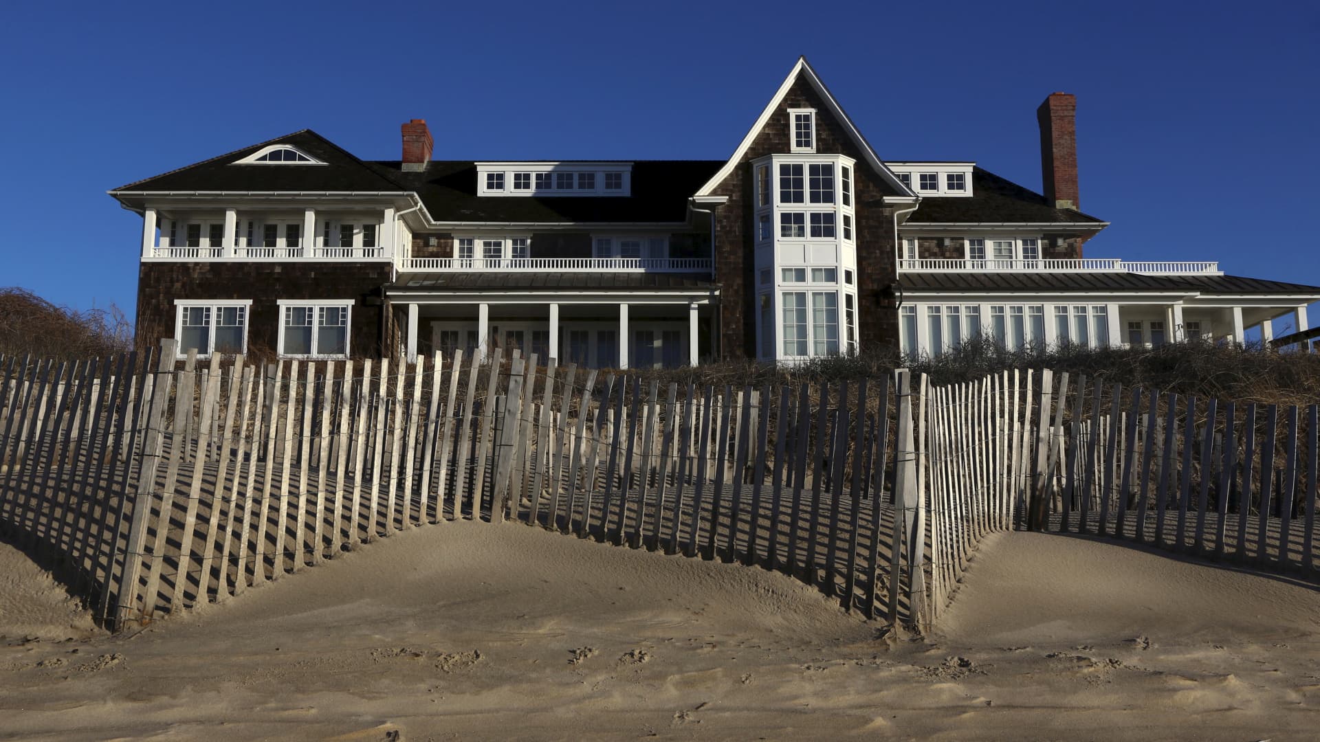 The average price for a house in the Hamptons just hit a record $3 million