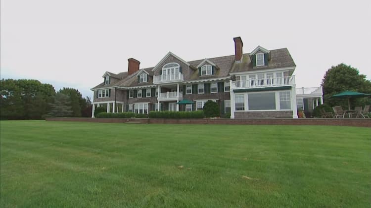 Median Hamptons home sale price falls below $1 million
