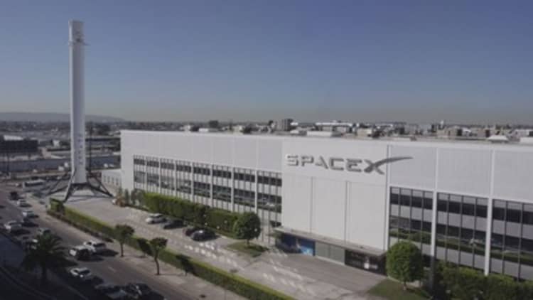 How Musk taking Tesla private complicates future SpaceX IPO